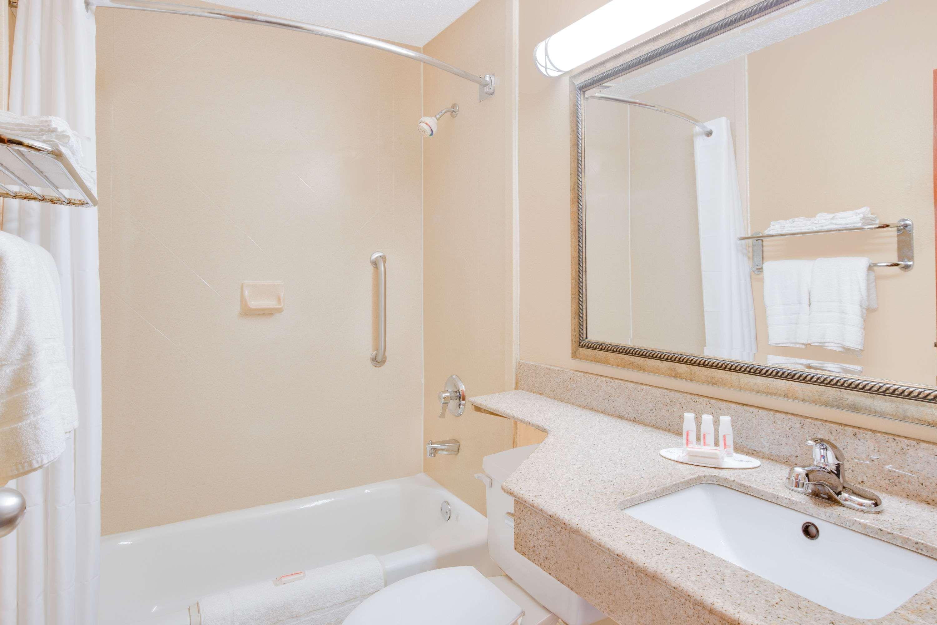Coastal Inn & Suites ウィルミントン エクステリア 写真